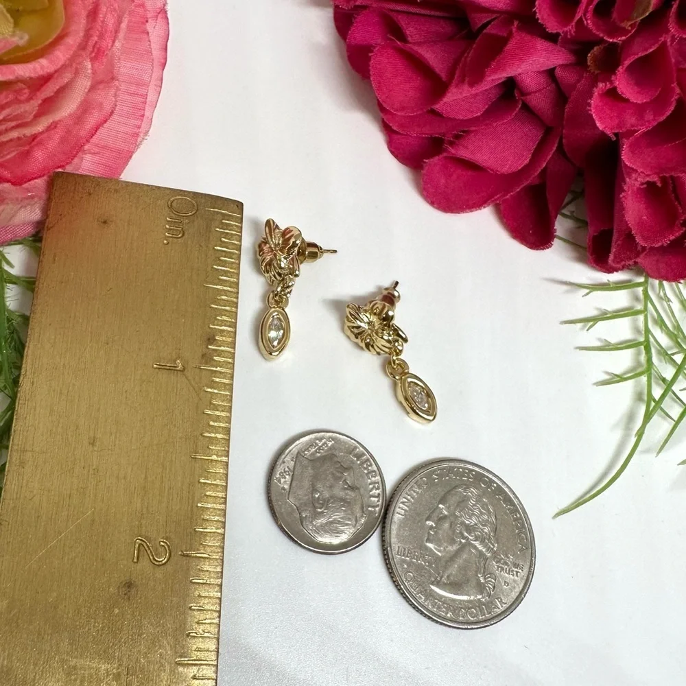NEW⚜️Dainty Orchid Crystal Dangly Earrings